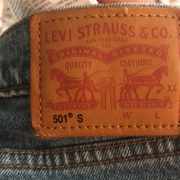 Levi’s 501 Button Fly Light Wash Jeans - Picture 11 of 14